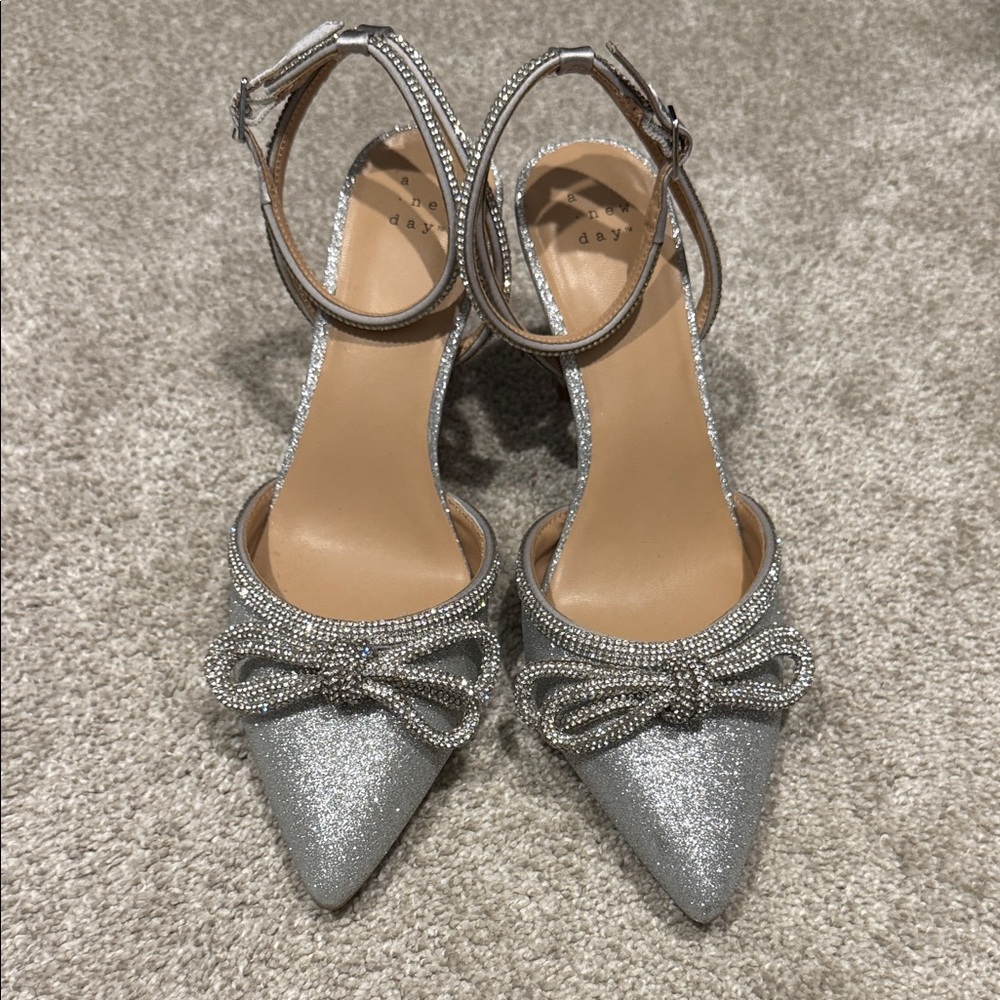 A new day Carmin Bow Pumps NWOT - Picture 4 of 5